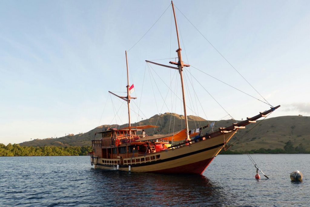 Paket Sewa Kapal Komodo Labuan Bajo – Floresta Phinisi 2021 Harga – Opentrip – Itinerary 7
