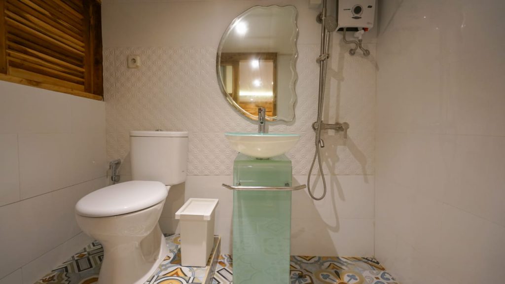 toilet 2 kapal cordelia phinisi labuan bajo komodo
