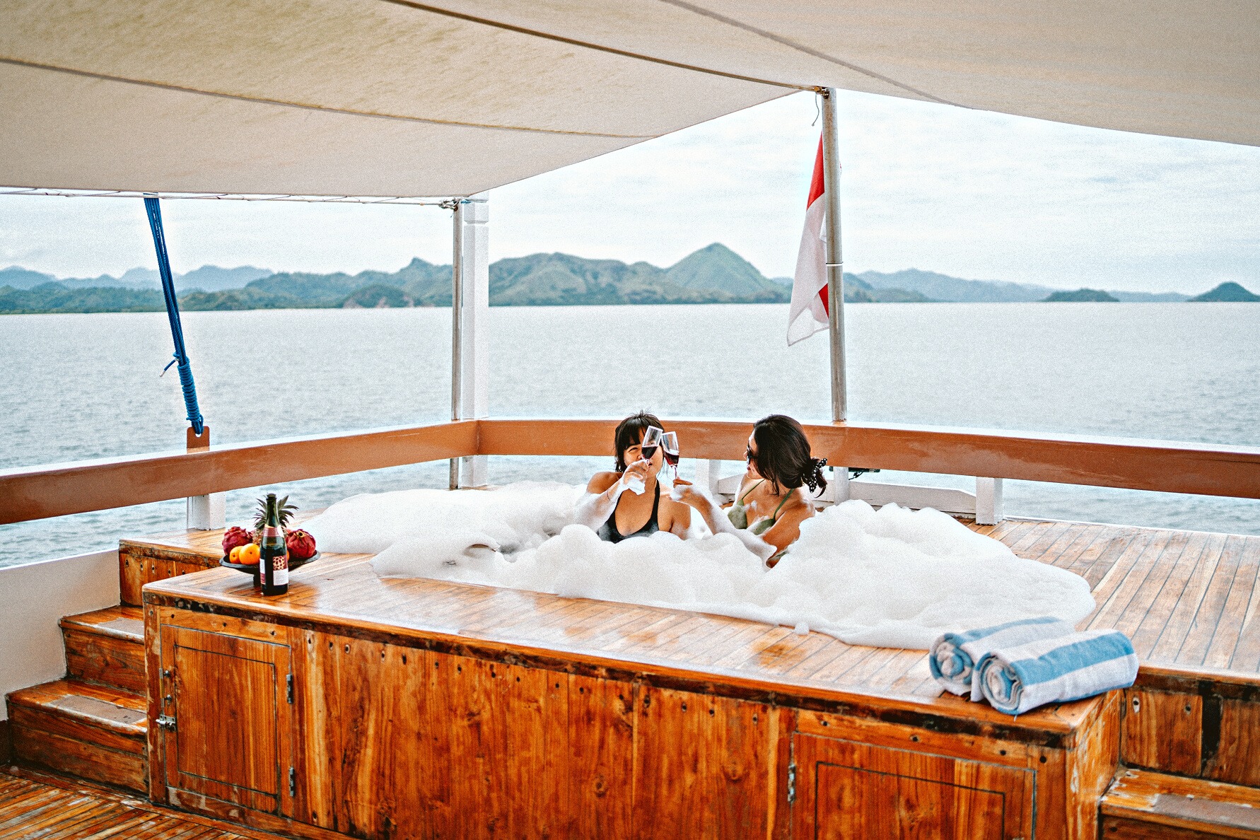 Sewa Kapal Phinisi Taman Nasional Komodo 2022 – “MV CAJOMA IV” Traditional Modern Phinisi – Paket Diving – Itinerary – Harga