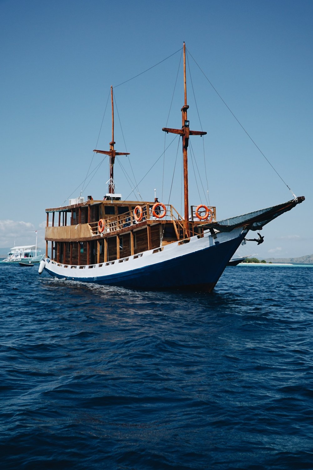 Sewa Kapal Phinisi Labuan Bajo "Papiton Lopi" - Indonesian Local Vessel Phinisi - Tour - Harga - Charter - Open Trip 2022