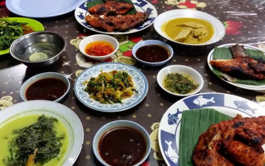 5 Tempat Wisata Kuliner Paling Populer di Padang