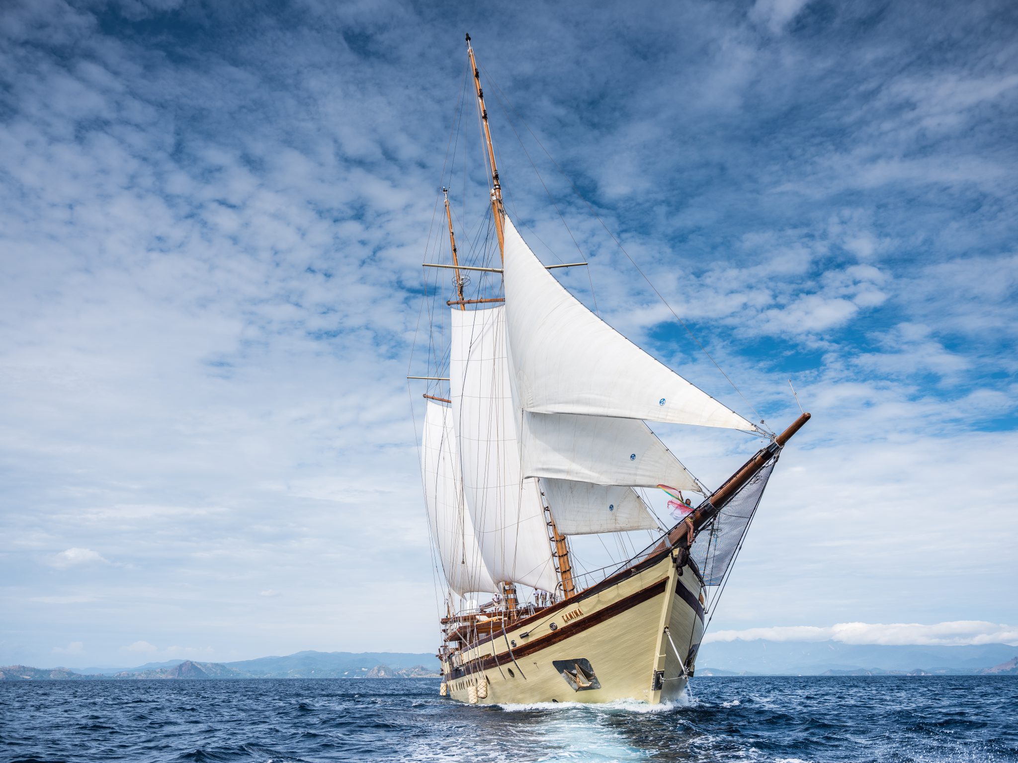 Paket Sewa Kapal Komodo Labuan Bajo – Lamima Luxury Yacht Phinisi 2021 Harga – Opentrip – Itinerary