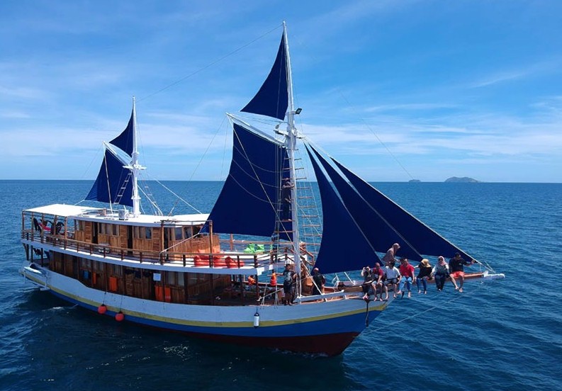 Paket Sewa Kapal Komodo Labuan Bajo – Classic & Traditional Phinisi KLM Arfisyana Indah Liveaboard 2021 Harga – Opentrip – Itinerary