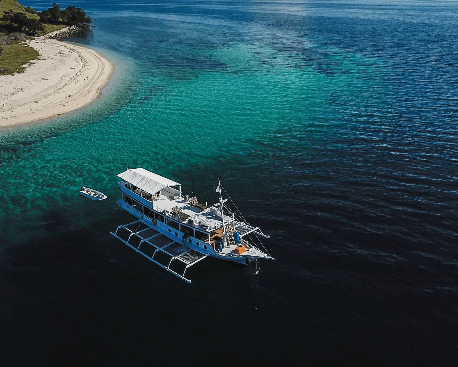 Sewa Kapal Phinisi Osiana Alo Private Trip Labuan Bajo - Tour - Harga - 2022