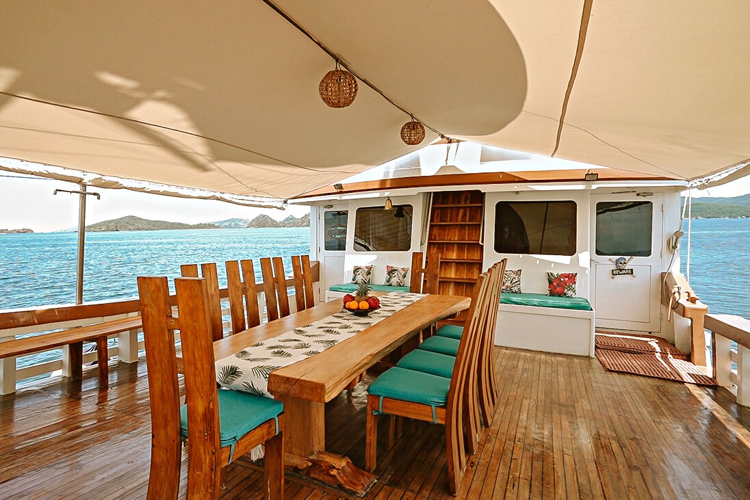 Sewa Kapal Phinisi Taman Nasional Komodo 2022 – “MV CAJOMA IV” Traditional Modern Phinisi – Paket Diving – Itinerary – Harga