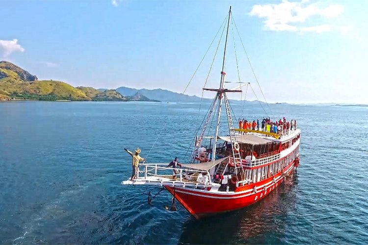 Paket Sewa Kapal Phinisi Labuan Bajo with "NOAH" Charter Phinisi - Itinerary - Harga 2022