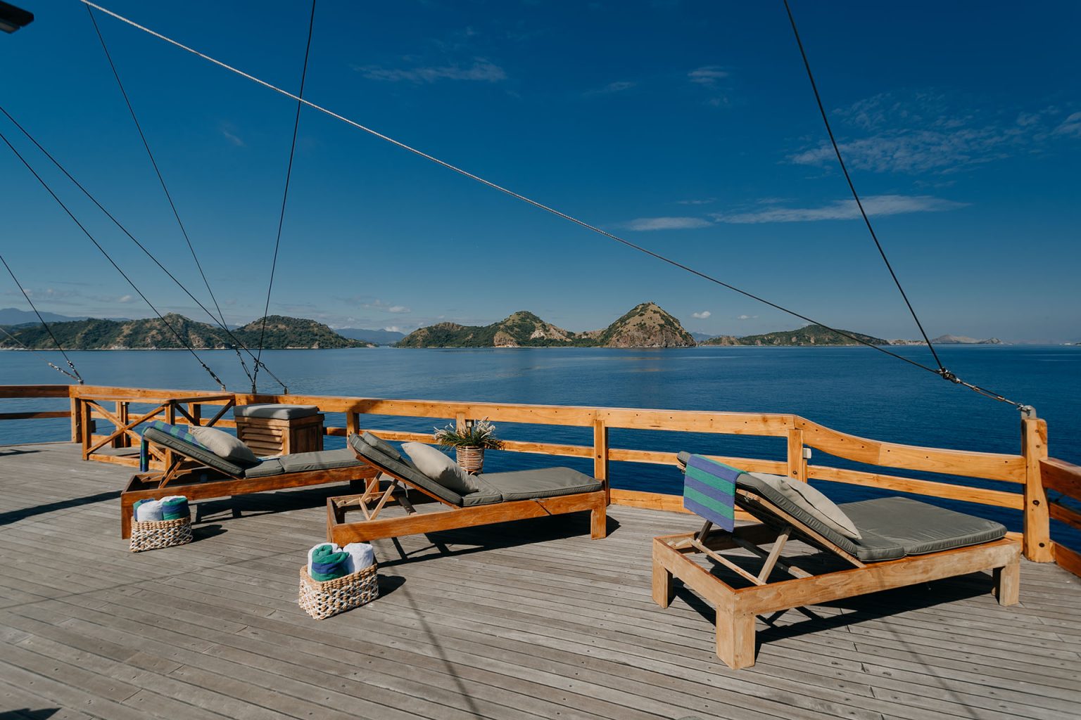 Phinisi Boat Rental Package Labuan Bajo with "Adishree" Liveaboard Charter - Diving - Prices 2022