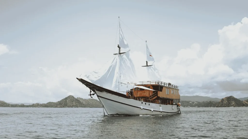 open trip nara phinisi